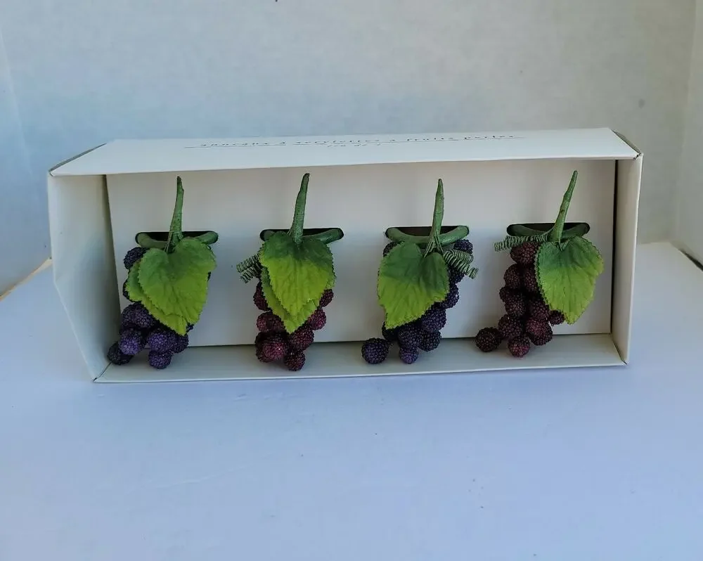 Pier 1 Beaded Fruit GRAPES Napkin RINGS Holders Set of 4 Tablescape Decor